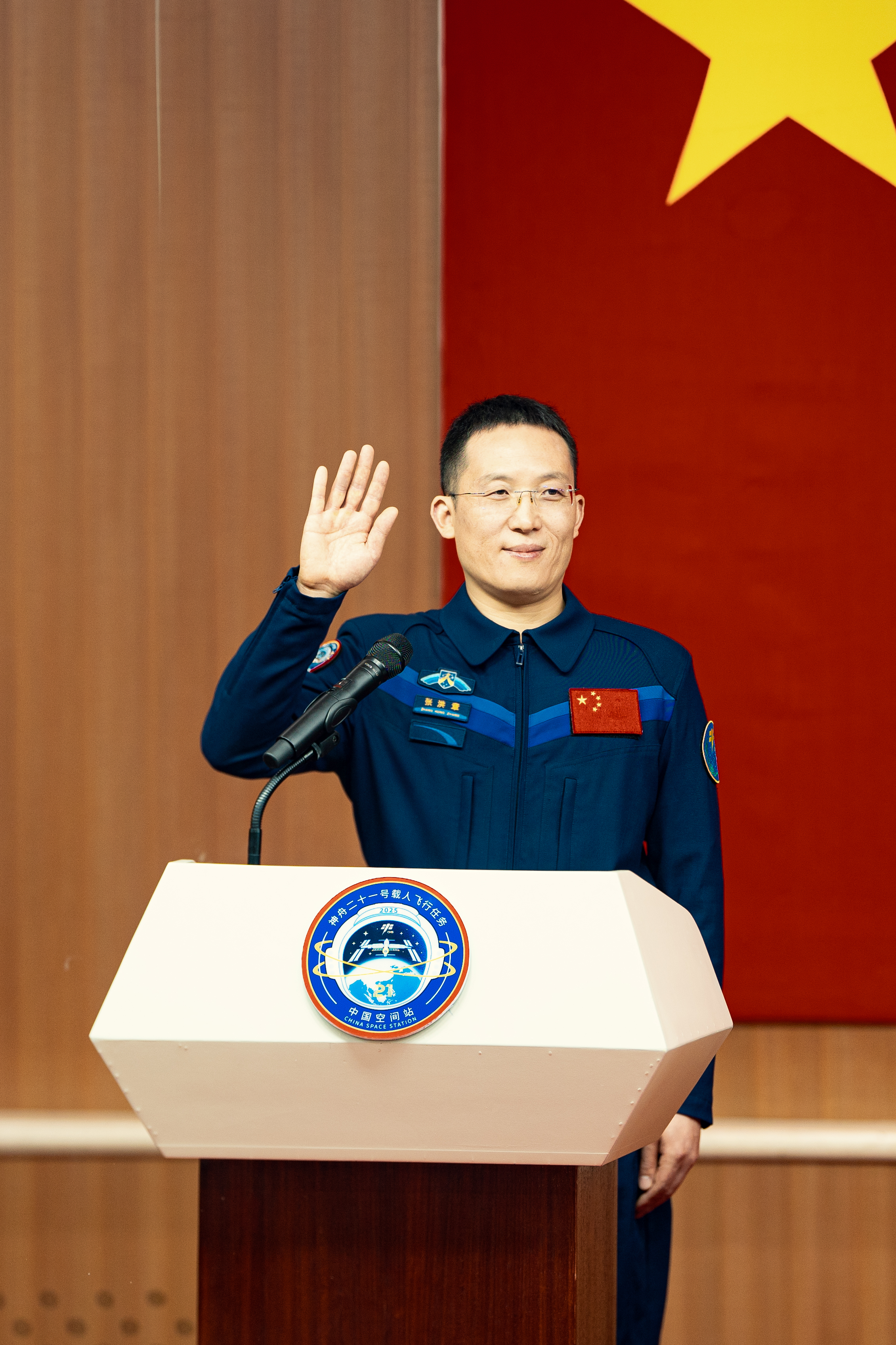 航天员与记者见面会-张洪章_中国载人航天官方网站